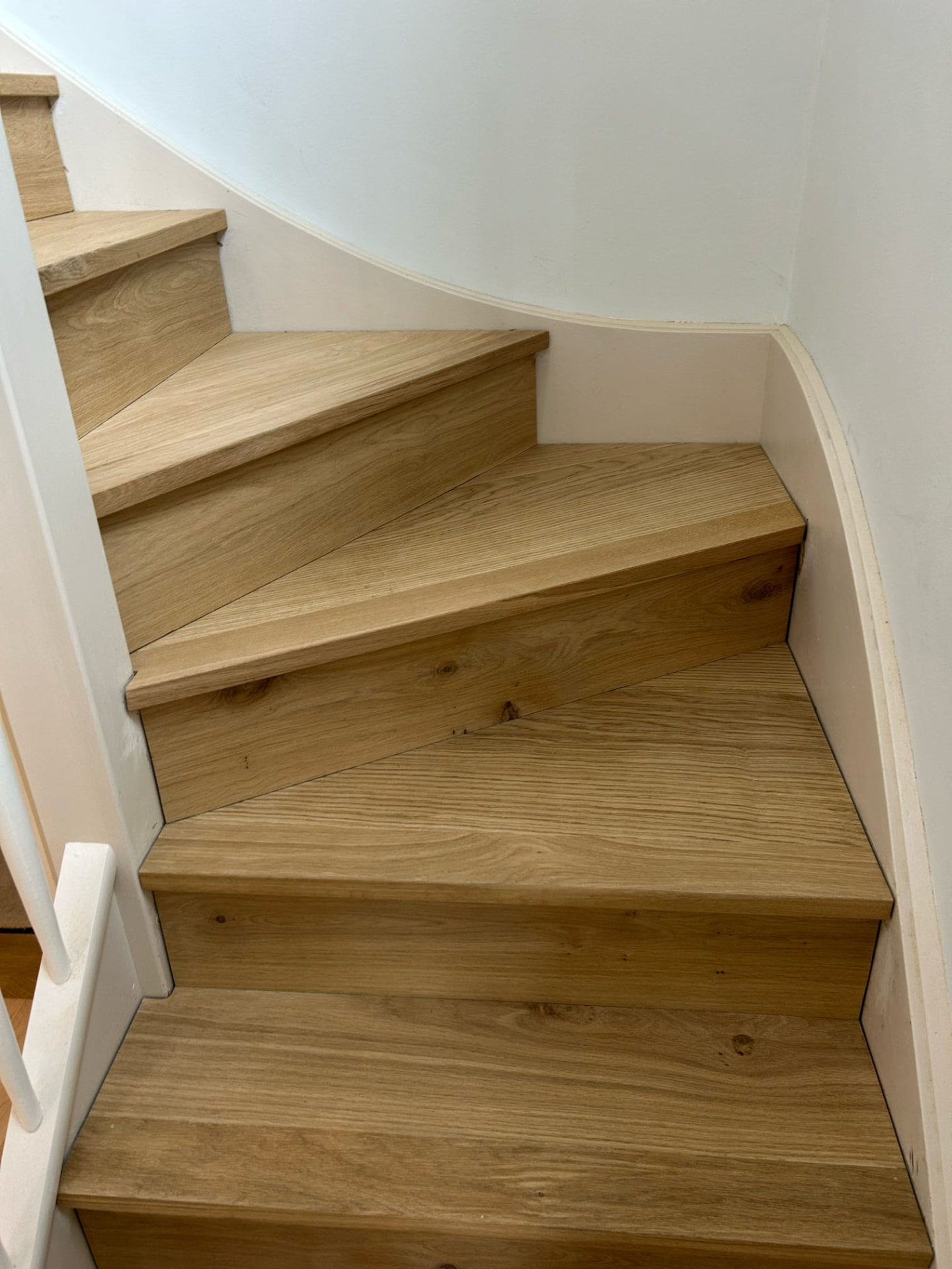 Oak-clad staircase with matching wooden treads and risers